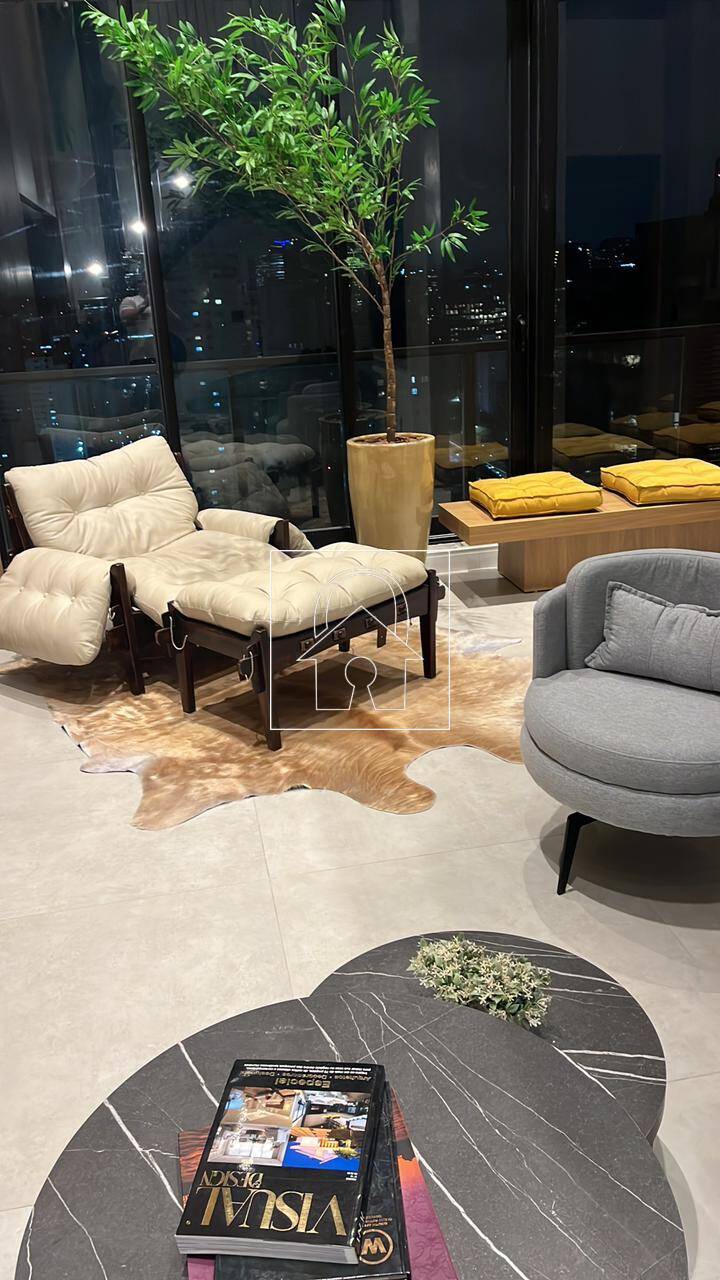 Cobertura, 3 quartos, 215 m² - Foto 2
